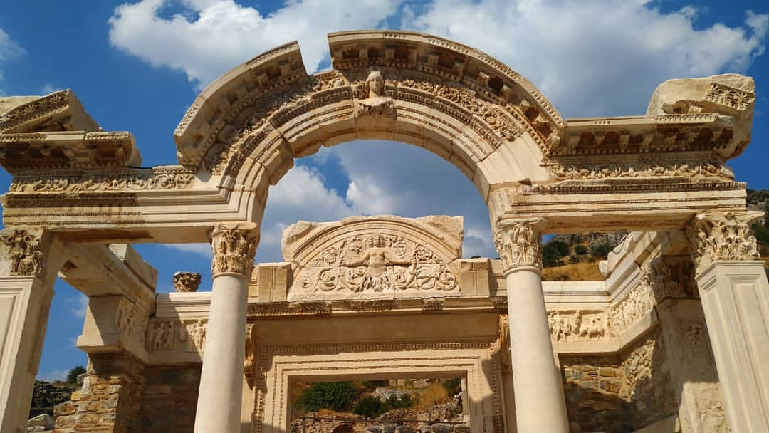 معبد هادریان افس